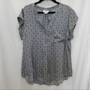 Liz Claiborne beautiful patterned satin like short sleeve blouse top, size L